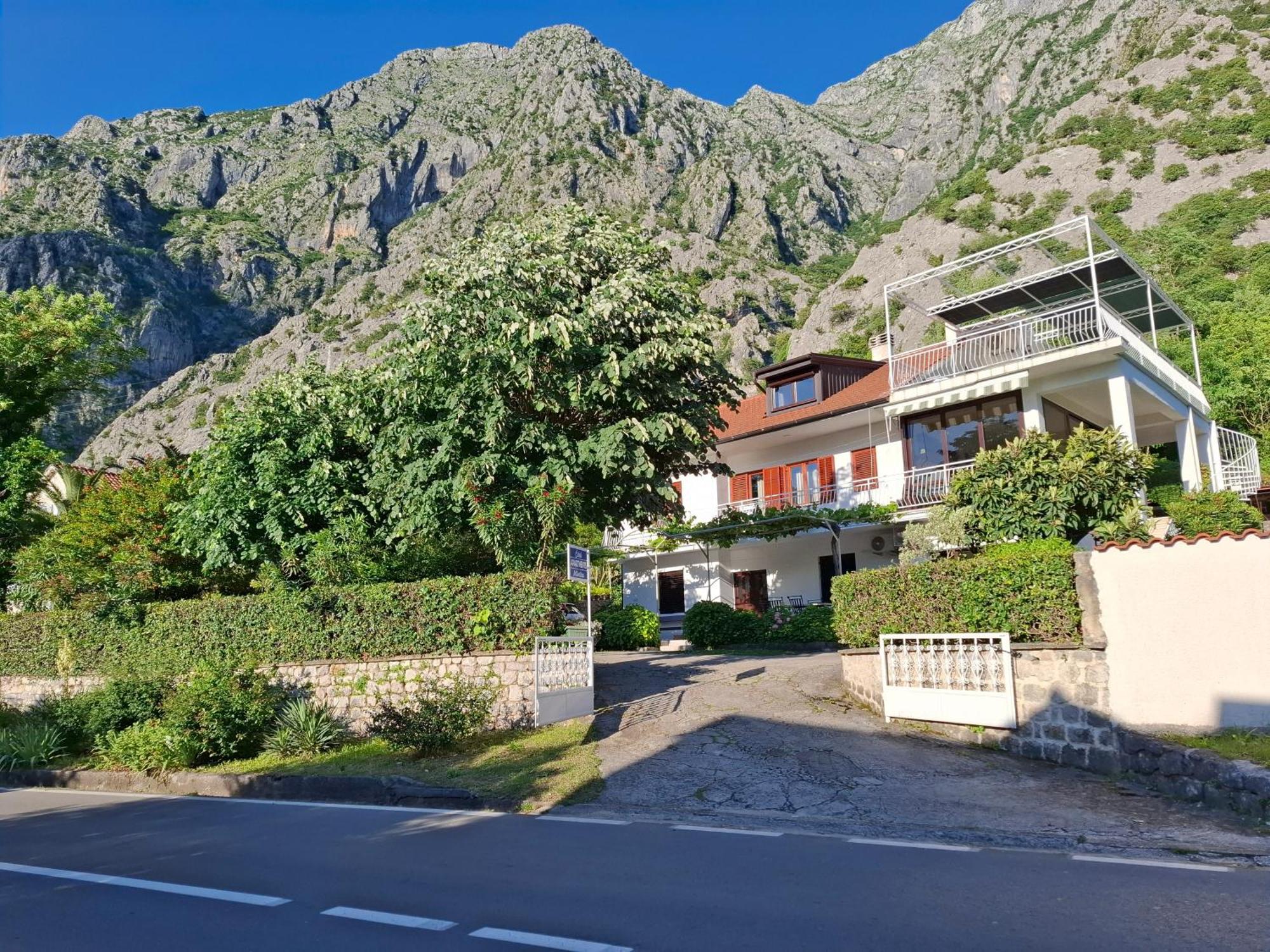 Apartment Cizek Kotor Buitenkant foto